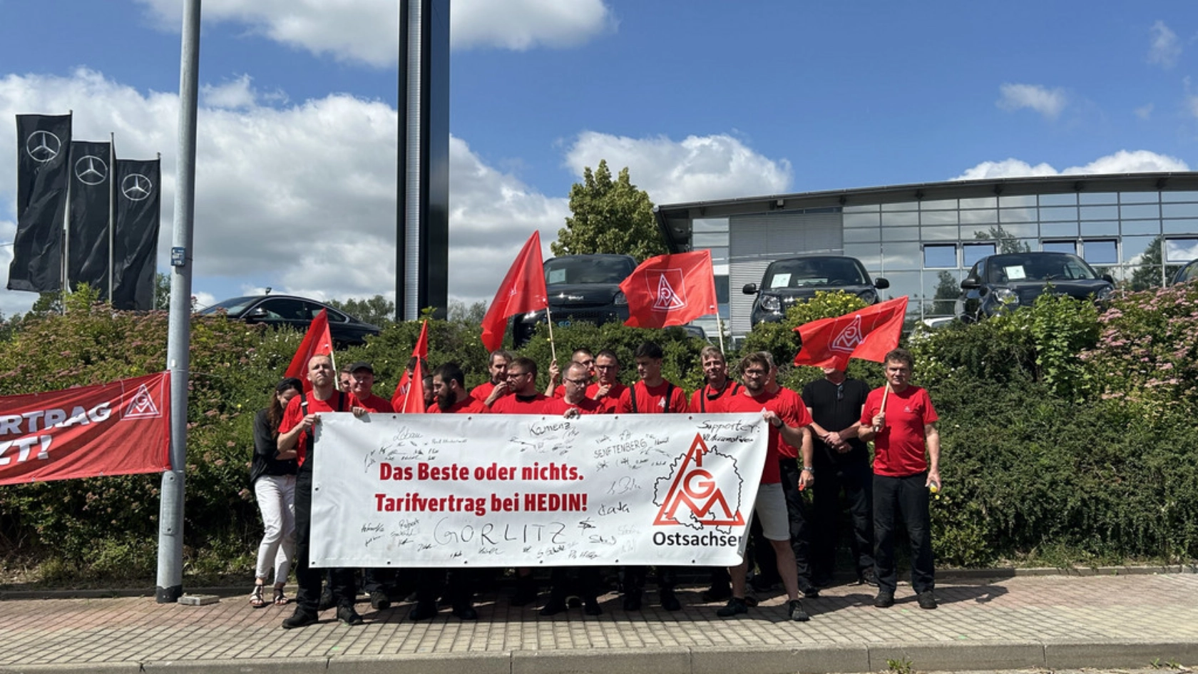  Die Warnstreiks bei Hedin Automotive in Ostsachsen gehen weiter. Am 20. Juni legten die Kfz-Beschäftigten von Hedin in Görlitz die Arbeit für eine Stunde nieder ... 