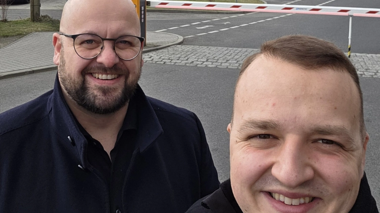 Große Freude über den Wahlerfolg des Teams IG Metall bei Birkenstock in Görlitz herrschte auch bei den beiden Gewerkschaftssekretären der IG Metall Ostsachsen Axel Drescher und Robert Hieke, die bei der Auszählung am 11. März vor Ort waren.