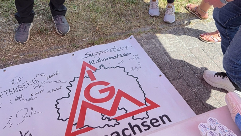Das Beste oder nichts. Tarifvertrag bei Hedin!" Die gesamte IG Metall Ostsachsen steht hinter der Forderung – davon zeugt auch das Banner.