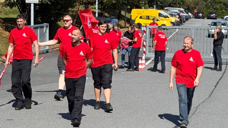  Die Beschäftigten bei Hedin Automotive in Ostsachsen fordern einen fairen Tarifvertrag. 